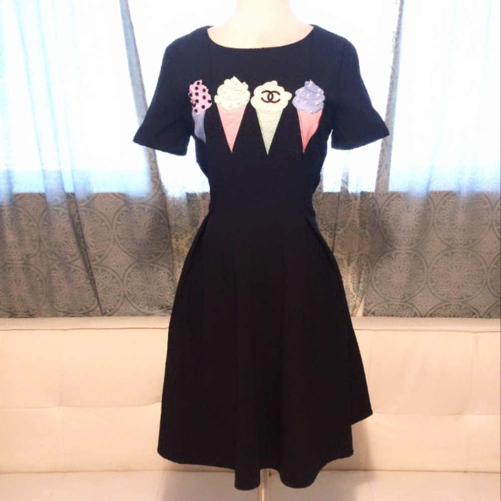 Cute! Midi Dress w/Icecream🍦 Embroiderey